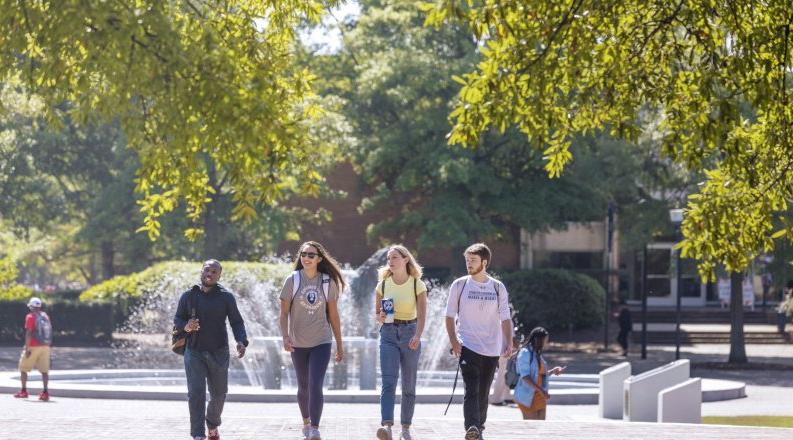 Students on Kaufman Mall